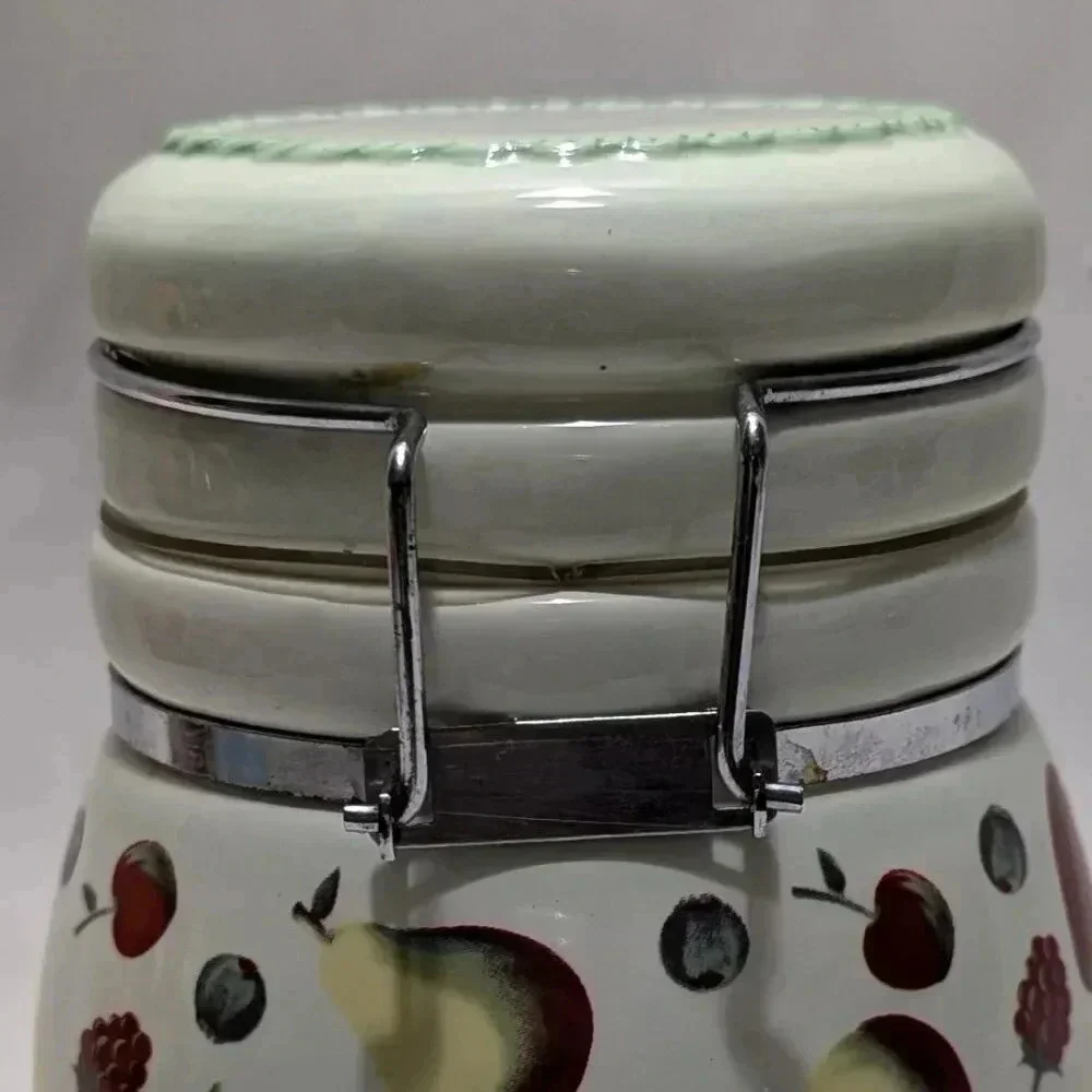 Vintage LTD Commodities Ceramic Canister Cream Color &‎ Fruit Design